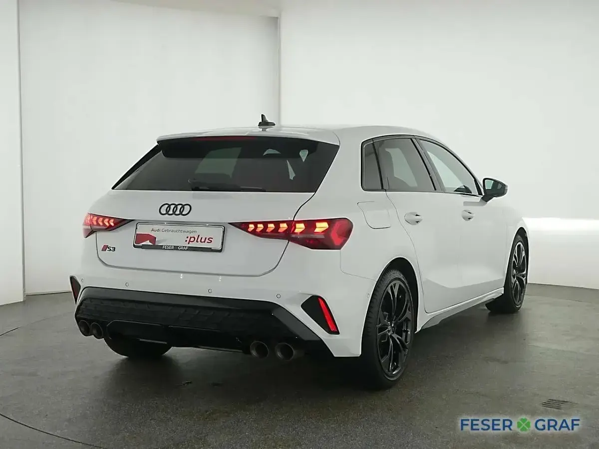 Gebraucht Audi S3 Sport 333 PS (244 kW) 2025 Arkonaweiß Limousine