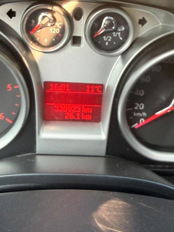 Gebraucht Ford Kuga 100 PS (73 kW) 2010 Weiß SUV