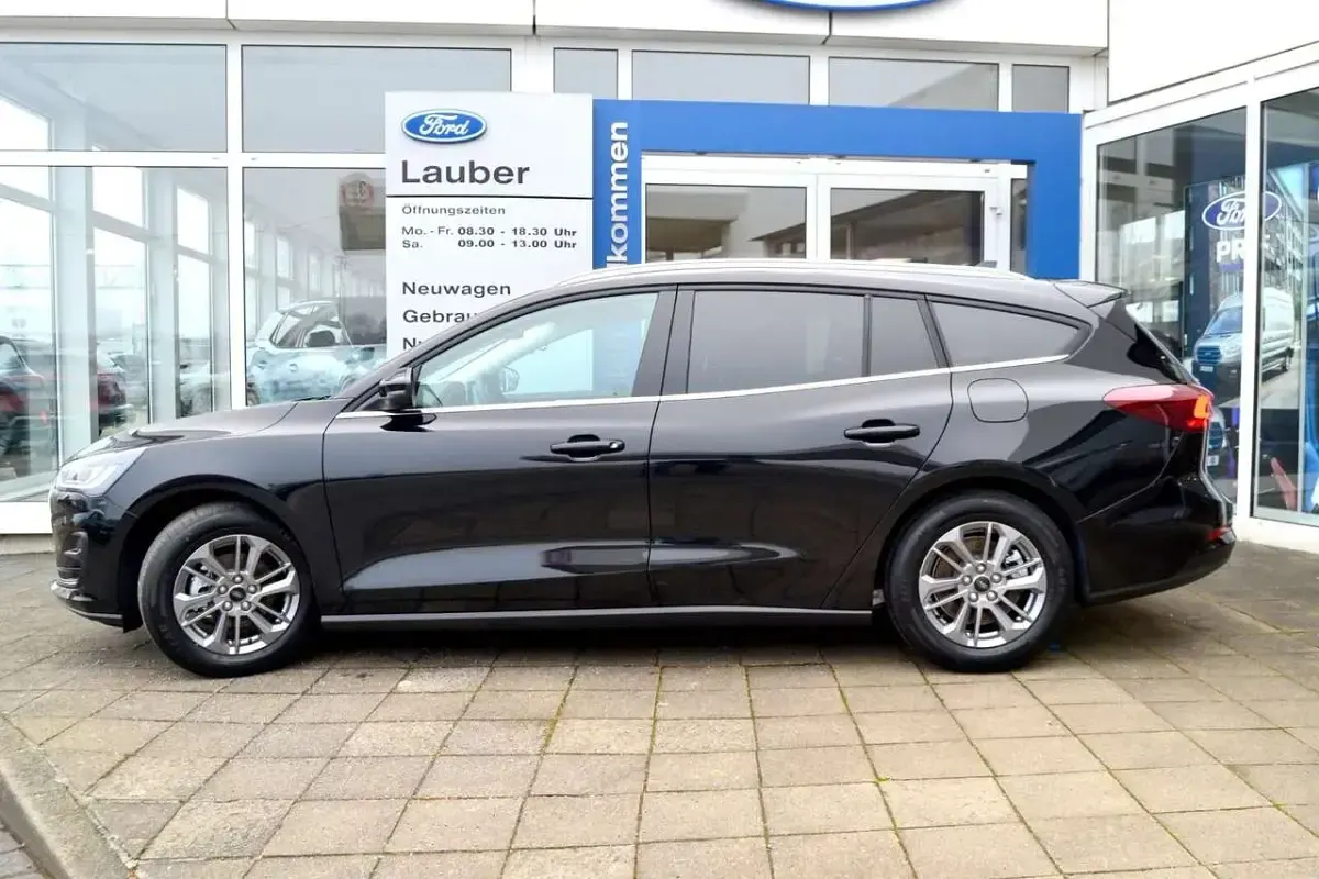 Neu Ford Focus Titanium 125 PS (91 kW) 2025 Agate black Kombi