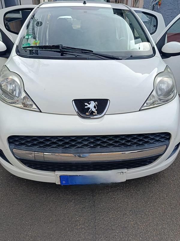 Gebraucht Peugeot 107 65 PS (47 kW) 2012 Weiß Kleinwagen