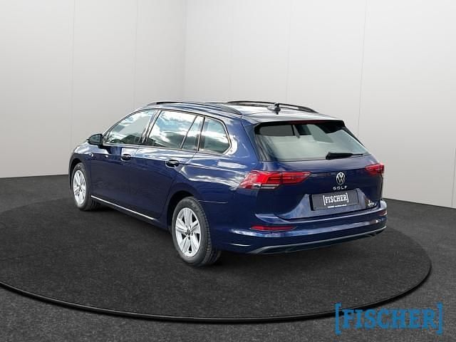 Gebraucht VW Golf VIII Life 131 PS (96 kW) 2023 Blau Kombi