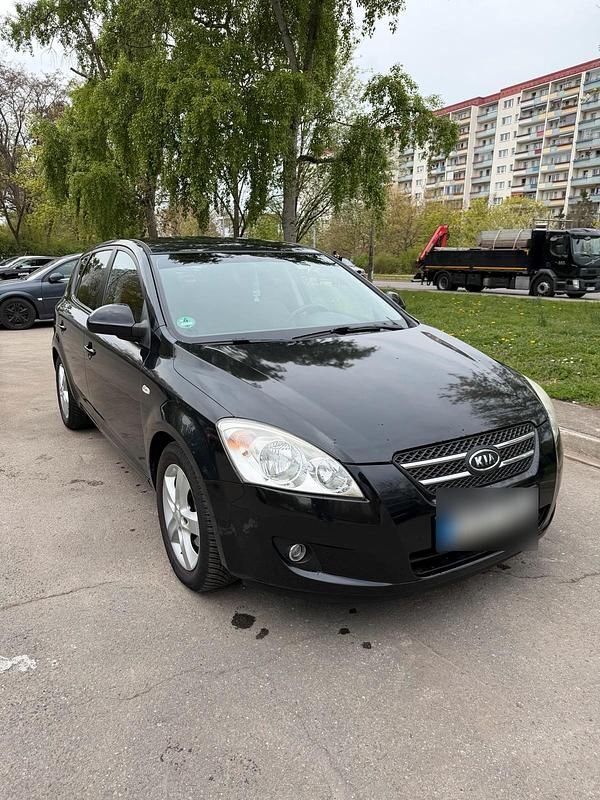 Używany Kia Ceed 140 KM (102 kW) 2008 Czarny Hatchback