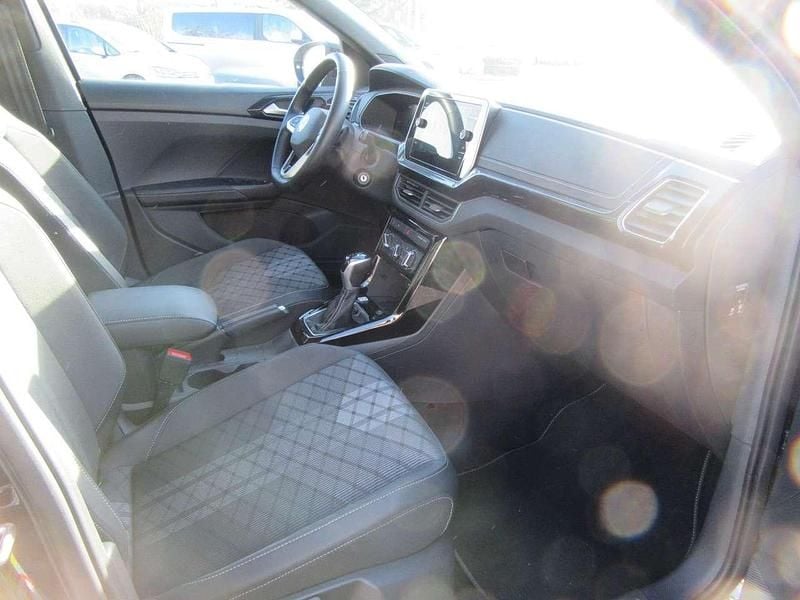 Gebraucht VW T-Cross R-line 116 PS (85 kW) 2025 Deep black (metallic) SUV