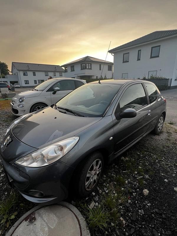 Gebraucht 2010 Peugeot 206+ Kleinwagen | 950 € - Bild 1/4