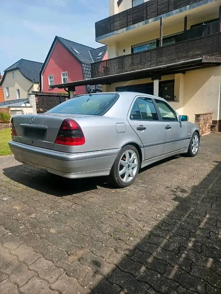 Gebraucht Mercedes C180 122 PS (89 kW) 1998 Silber Limousine