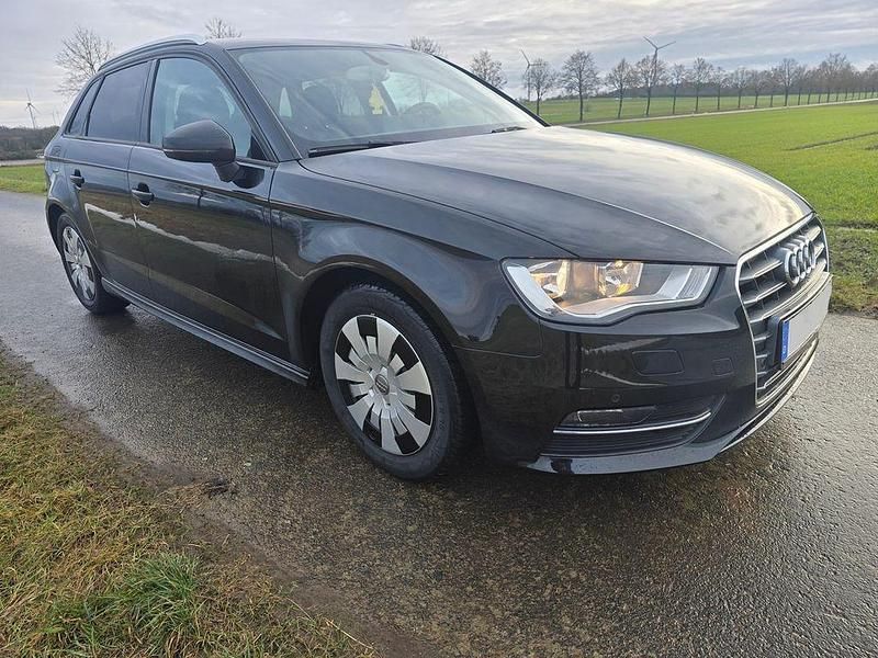 Gebraucht Audi A3 Attraction 110 PS (80 kW) 2015 Schwarz Limousine