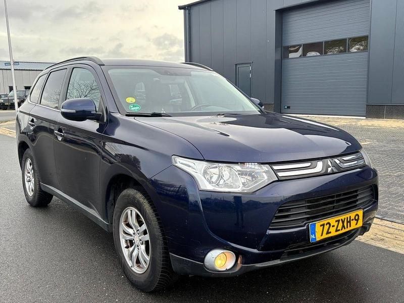 Gebraucht Mitsubishi Outlander Intense 150 PS (110 kW) 2013 Blau SUV