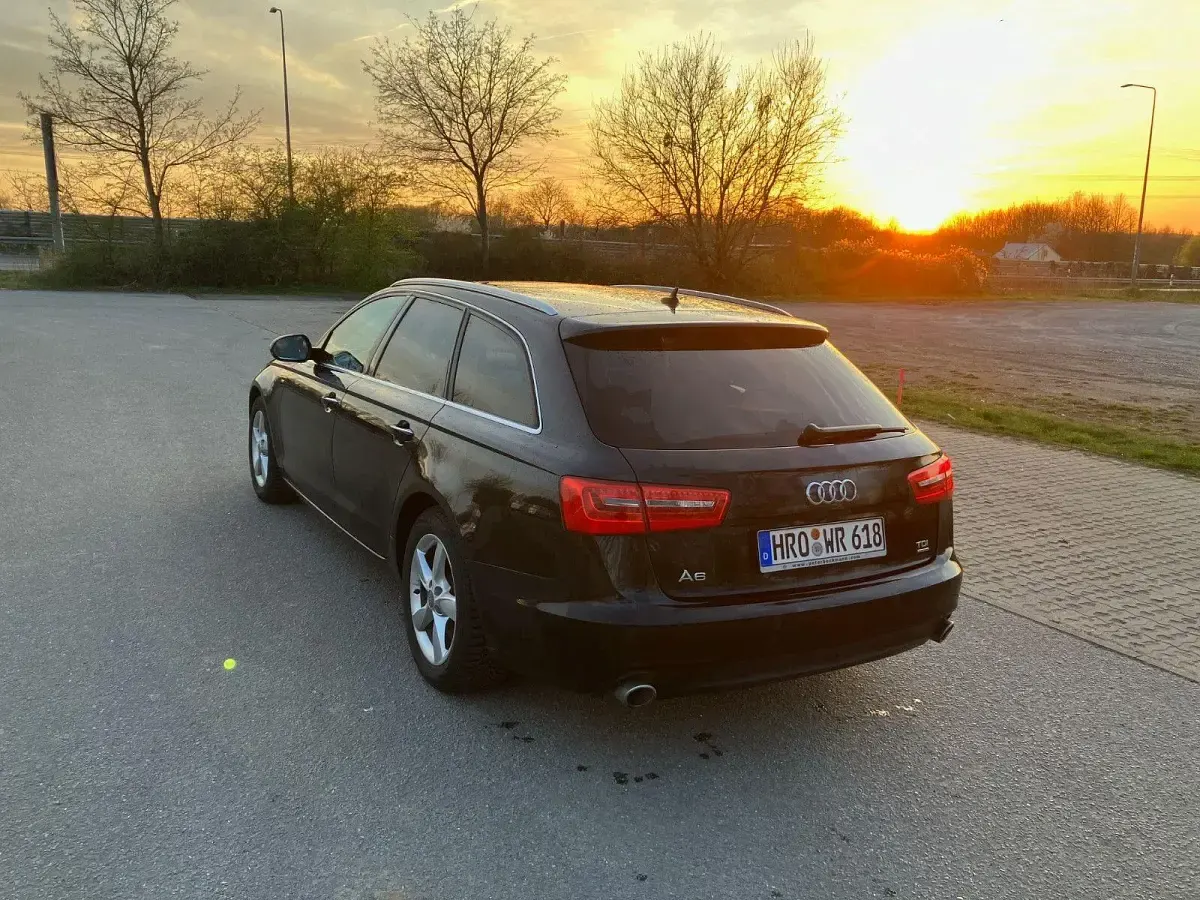 Gebraucht Audi A6 Ambiente 245 PS (180 kW) 2012 Schwarz Kombi