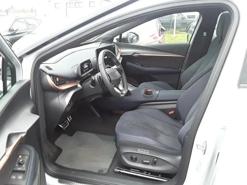 Neu Cupra Tavascan Endurance 210 kW (286 PS) 2026 Silber SUV