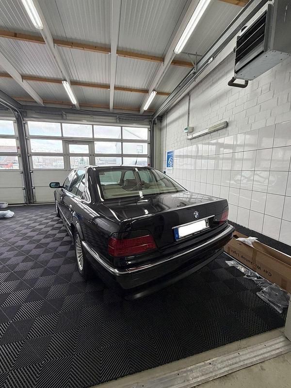 Gebraucht BMW 730 Basis 217 PS (159 kW) 1995 Schwarz Limousine