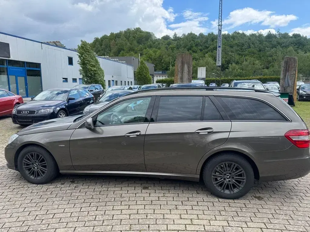 Second-hand Mercedes E300 204 CP (150 kW) 2011 Maro Break