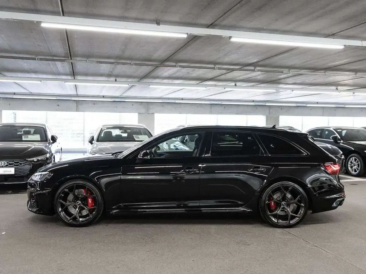 Gebraucht Audi RS4 Comfort 450 PS (330 kW) 2024 Mythosschwarz metallic Kombi