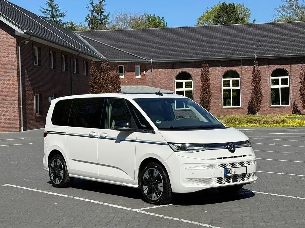 Usata VW Multivan Style 150 CV (110 kW) 2023 Bianco Monovolume