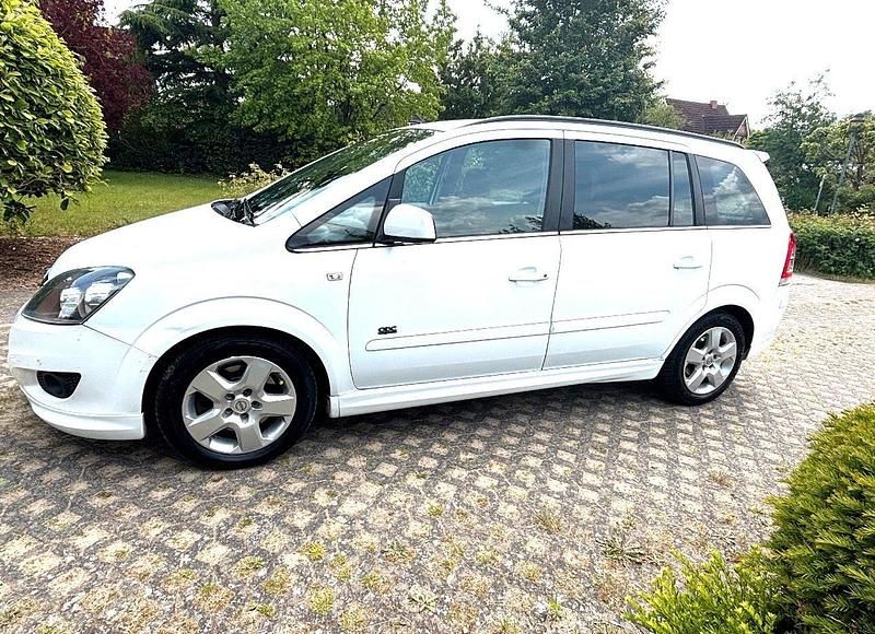 Gebraucht Opel Zafira OPC 125 PS (91 kW) 2012 Weiß Van / Kleinbus