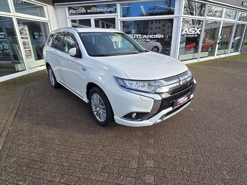 Gebraucht Mitsubishi Outlander P-HEV Basis 224 PS (164 kW) 2020 Andenweiß SUV