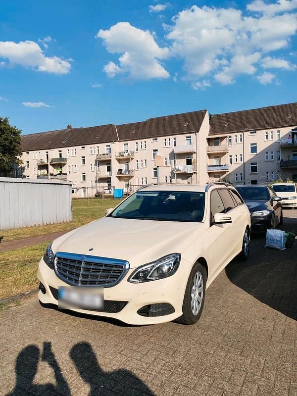Gelb Gebraucht 2016 Mercedes E200 Kombi | 4.500 € (Fairer Preis) - Bild 1/4