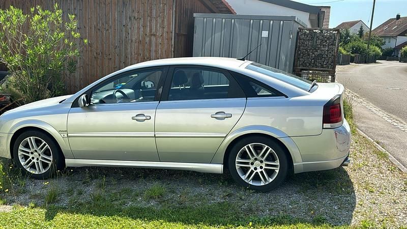 Grau Gebraucht 2003 Opel Vectra GTS Limousine | 2.000 € (Fairer Preis) - Bild 1/4