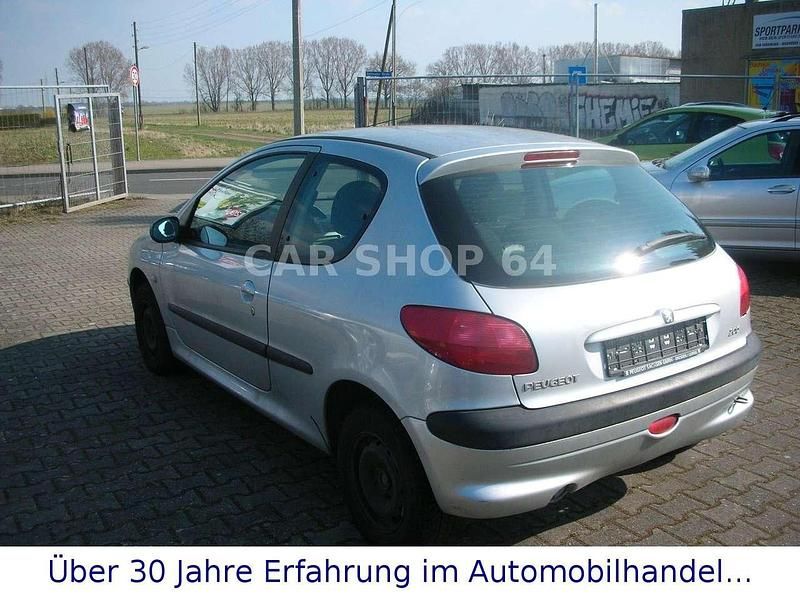 Gebraucht Peugeot 206 Filou 60 PS (44 kW) 2003 Silber Kleinwagen