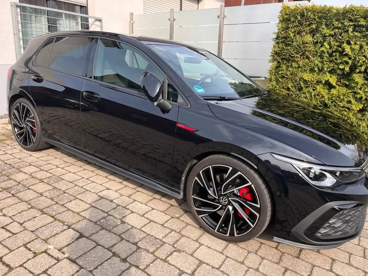 Second-hand VW Golf VIII Black Edition 245 CP (180 kW) 2022 Negru Hatchback