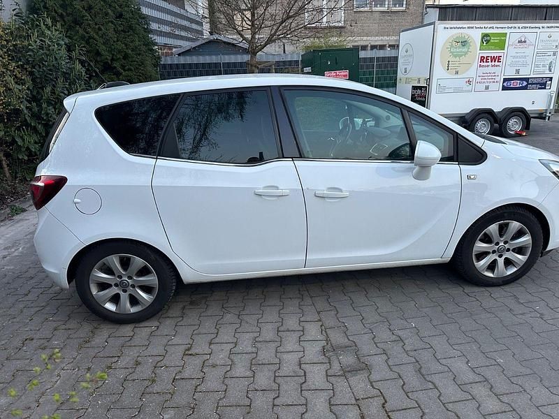 Gebraucht Opel Meriva Edition 140 PS (102 kW) 2016 Weiß Van / Kleinbus