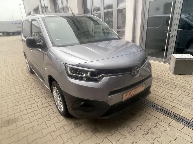 Gebraucht Toyota Proace 131 PS (96 kW) 2022 Silber Van / Kleinbus