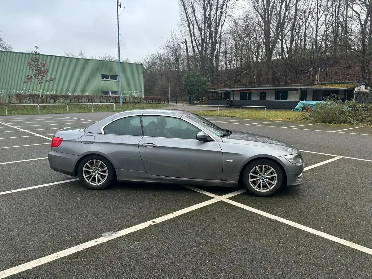 Gebraucht BMW 320 Cabriolet 189 PS (139 kW) 2011 Grau Cabrio