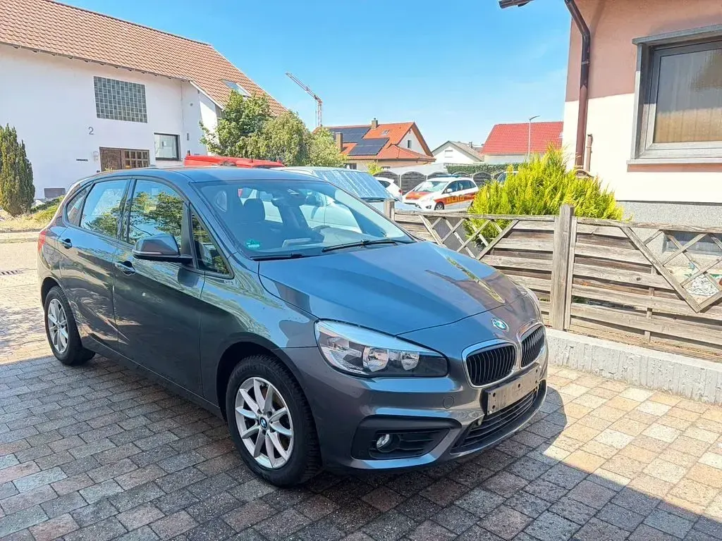 Gebraucht BMW 218 Active Tourer 136 PS (100 kW) 2016 Grau Van / Kleinbus
