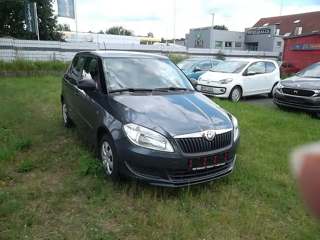 Gebraucht Skoda Fabia Ambition 60 PS (44 kW) 2012 Grau Kleinwagen