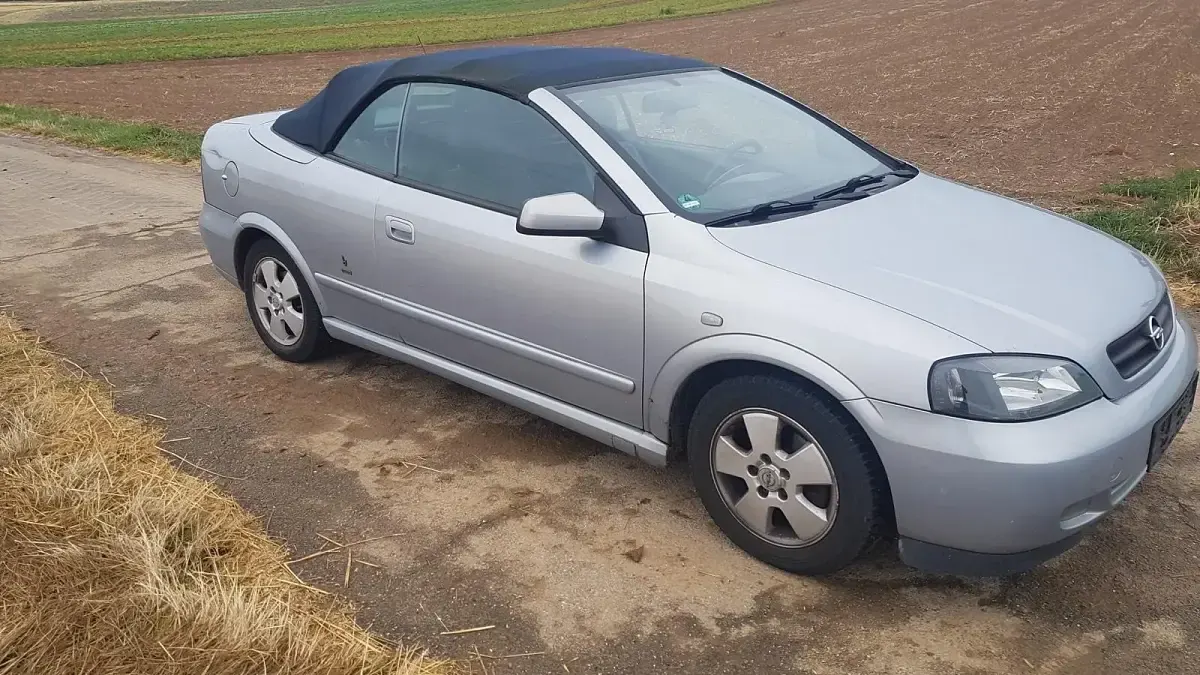 Gebraucht Opel Astra Edition 125 PS (91 kW) 2002 Grau Cabrio