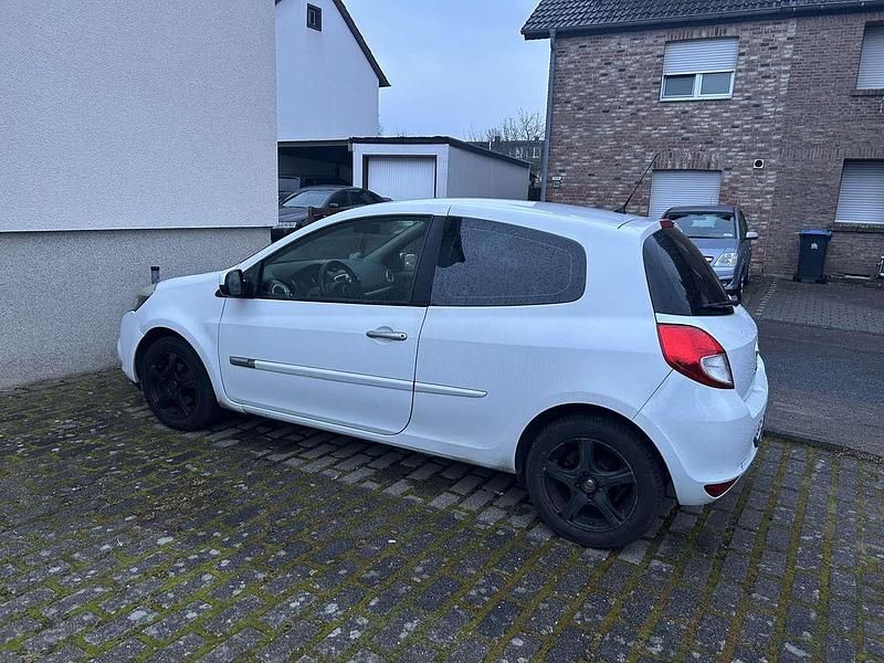 Gebraucht Renault Clio II Dynamique 75 PS (55 kW) 2009 Limousine