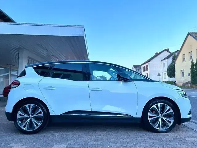 Gebraucht Renault Scénic III Intens 132 PS (97 kW) 2017 Weiß Van / Kleinbus