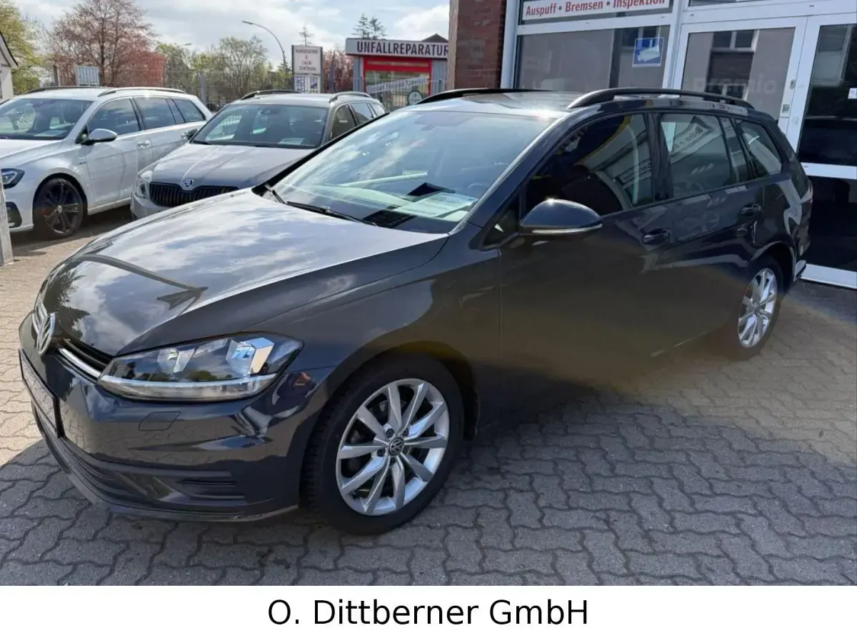 Gebraucht VW Golf VII Trendline 110 PS (80 kW) 2017 Grau Kombi