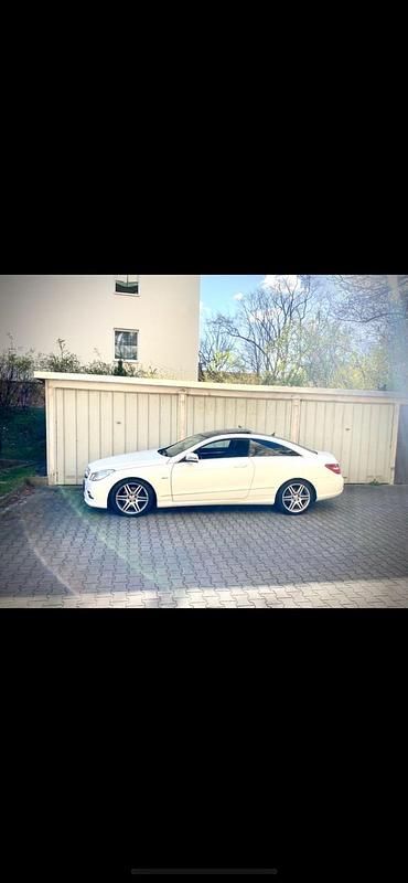 Gebraucht Mercedes E250 AMG 204 PS (150 kW) 2011 Weiß Coupé