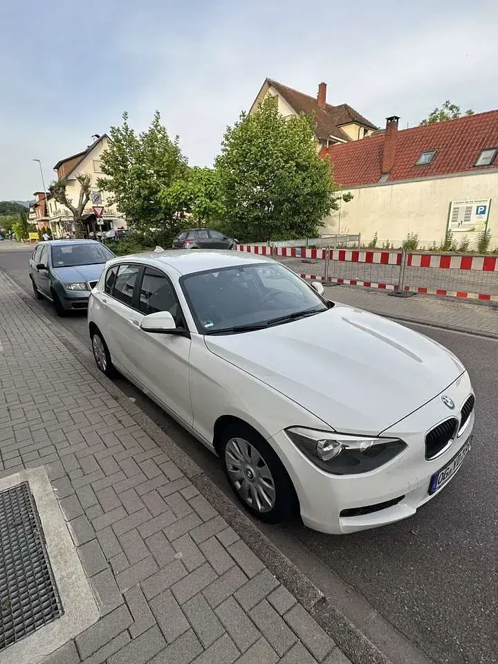 Gebraucht BMW 114 102 PS (75 kW) 2013 Weiß Kleinwagen