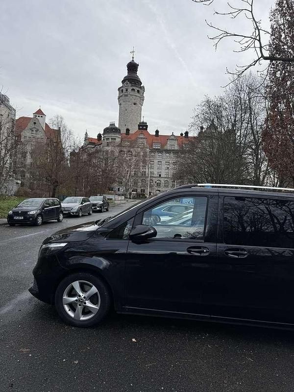 Gebraucht 2023 Mercedes 300 Avantgarde Kombi | 53.450 € (Superpreis) - Bild 1/3