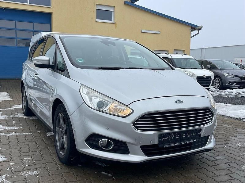 Silber Gebraucht 2018 Ford S-MAX Business Edition Van / Kleinbus | 10.600 € (Fairer Preis) - Bild 1/4