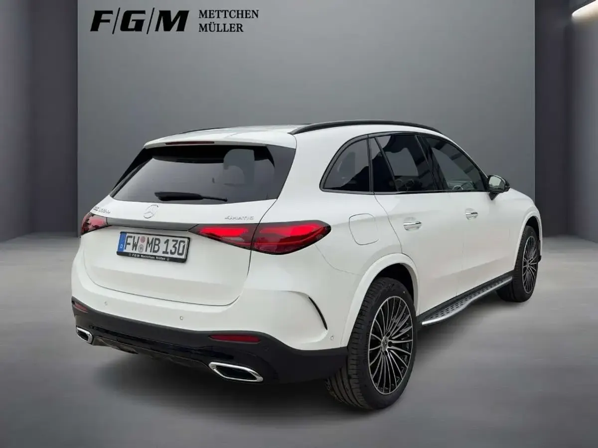Gebraucht Mercedes GLC300de AMG 197 PS (144 kW) 2026 Unilack polarweiß SUV