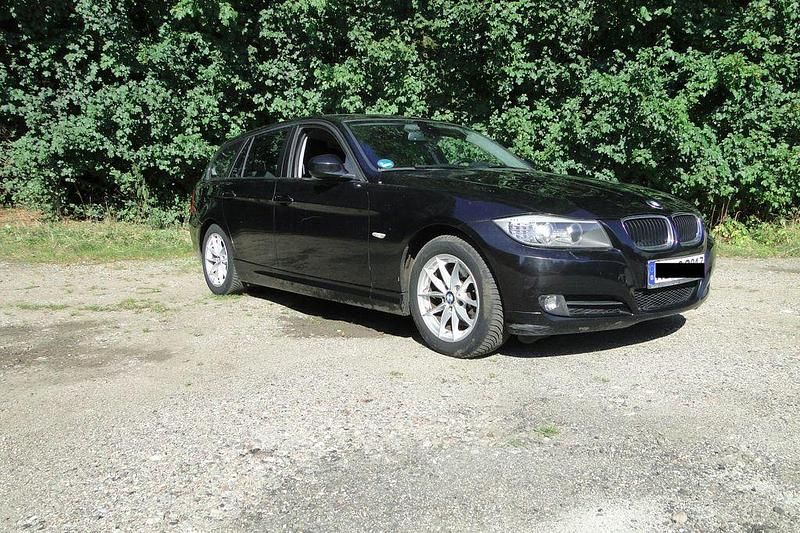Gebraucht BMW 320 184 PS (135 kW) 2010 Schwarz Kombi