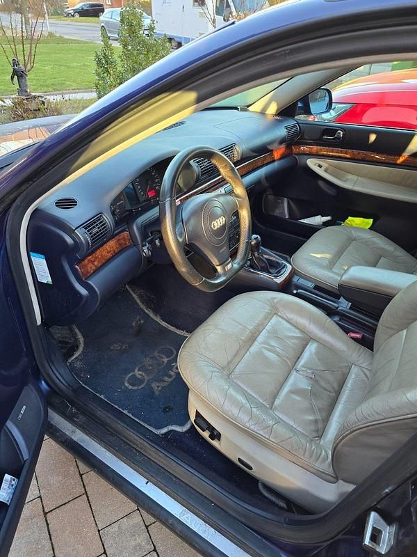 Gebraucht Audi A4 150 PS (110 kW) 2000 Blau Kombi