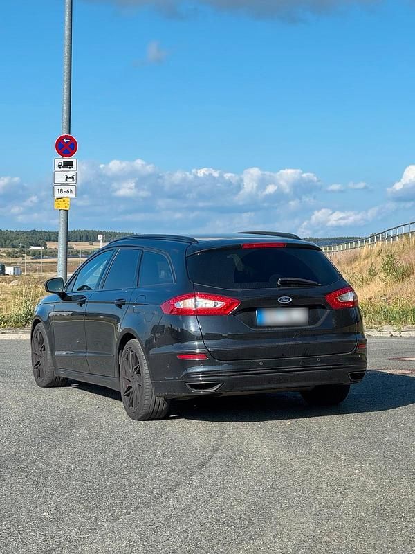 Gebraucht Ford Mondeo Vignale 211 PS (155 kW) 2016 Schwarz Kombi