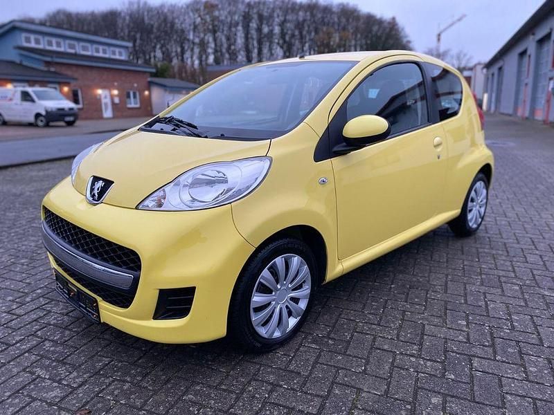 Gelb Gebraucht 2009 Peugeot 107 Filou Kleinwagen | 1.999 € (Fairer Preis) - Bild 1/4