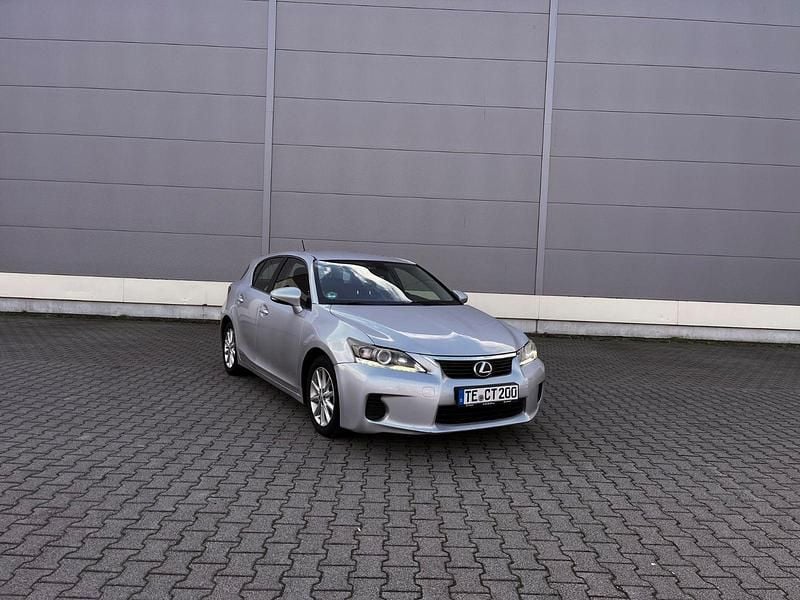 Gebraucht Lexus CT200h Executive Line 136 PS (100 kW) 2012 Silber Kleinwagen