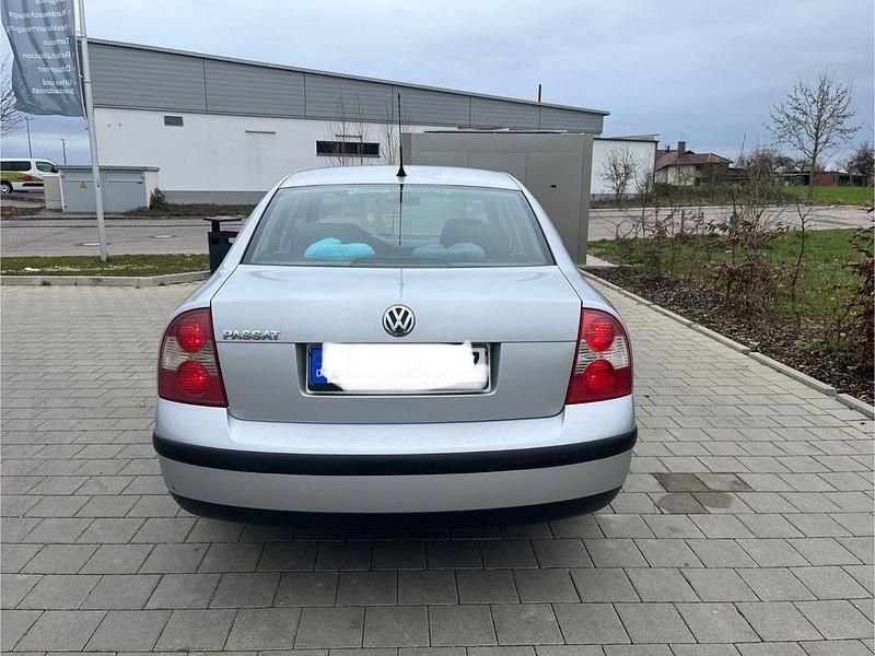 Gebraucht VW Passat Basis 102 PS (75 kW) 2001 Silber Limousine