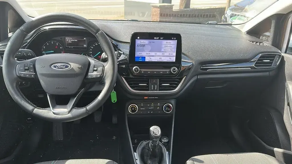 Gebraucht Ford Fiesta Cool & Connect 75 PS (55 kW) 2020 Weiß Kleinwagen