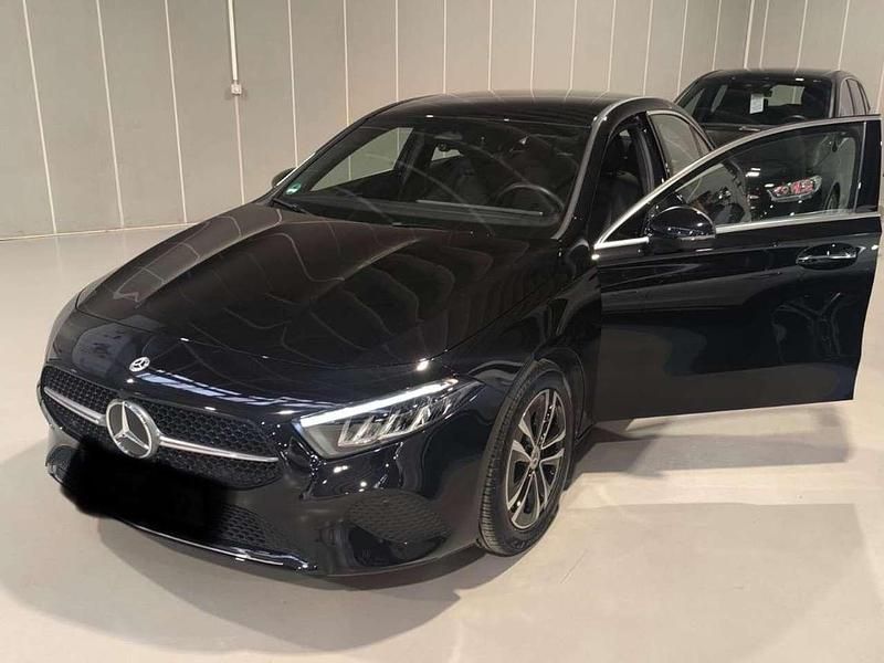 Schwarz Gebraucht 2024 Mercedes A200 Limousine | 33.000 € (Etwas zu teuer) - Bild 1/4