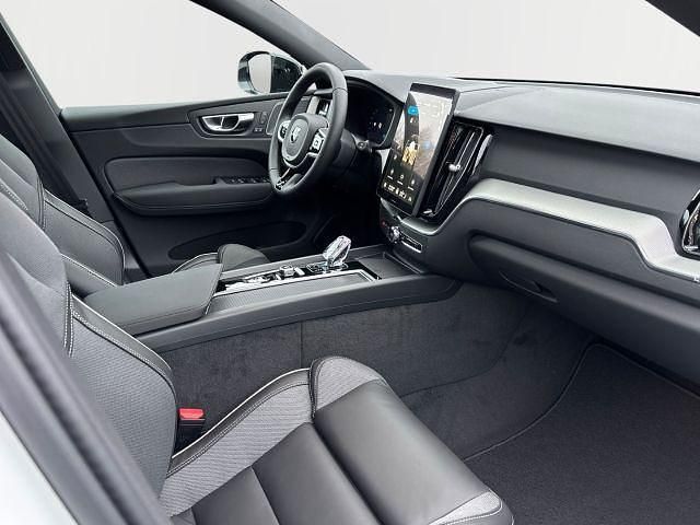 Neu Volvo XC60 Plus 250 PS (183 kW) 2025 Weiss SUV