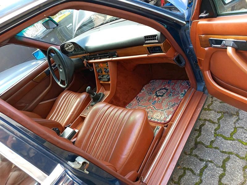 Gebraucht Mercedes E280 1982 Blau Limousine