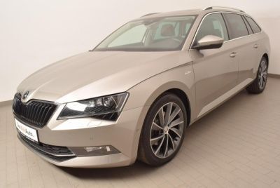 Beige metallic Gebraucht 2016 Skoda Superb Kombi | 25.220 € (Teuer) - Bild 1/4