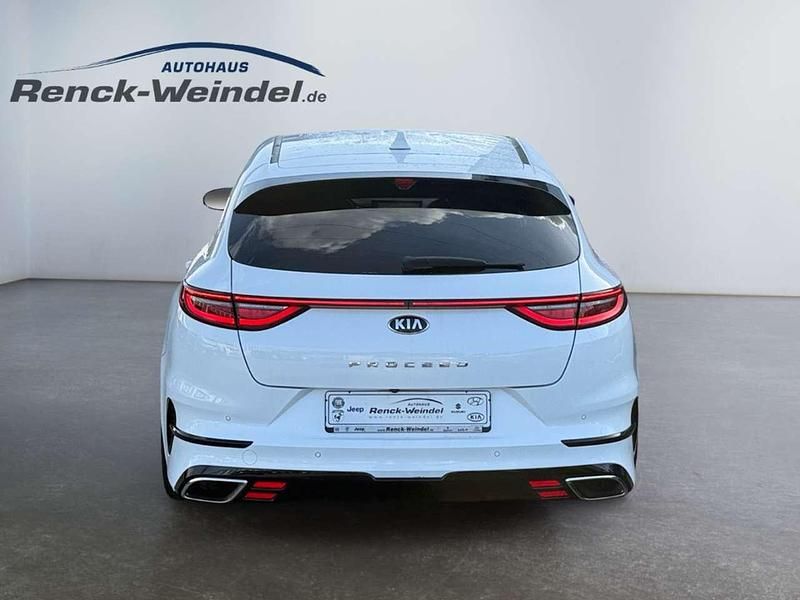 Gebraucht Kia ProCeed GT 204 PS (150 kW) 2020 Hw2) deluxe white m (weiss Kombi