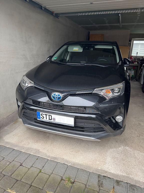 Schwarz Gebraucht 2017 Toyota RAV4 Hybrid Edition-S SUV | 22.999 € (Fairer Preis) - Bild 1/2